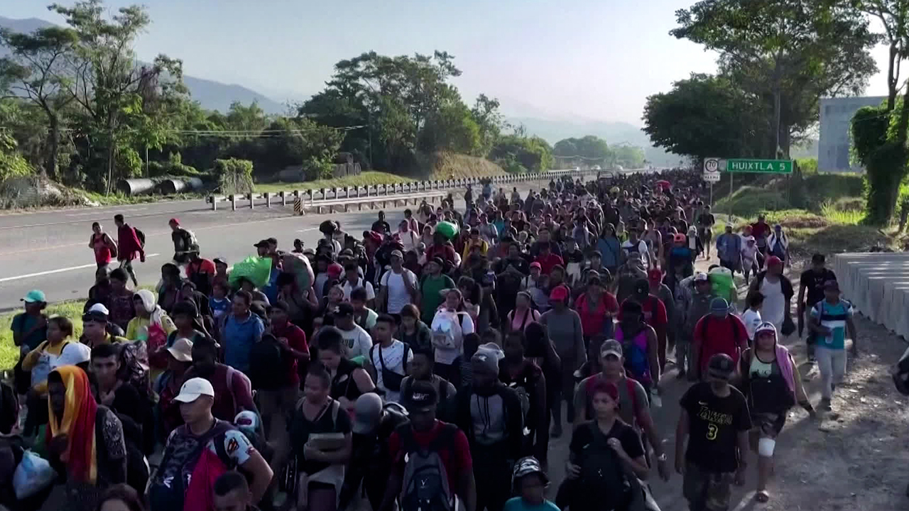 “국경 닫는다” 소문에 밀리는 이주민…미-멕 대화 시작