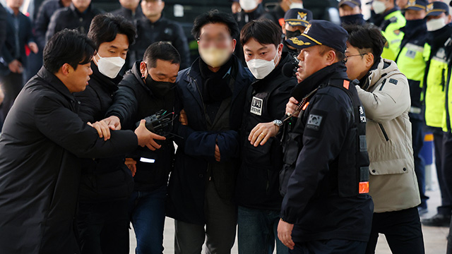 경찰, 이재명 대표 습격범 당적 조사…압수수색 영장 집행