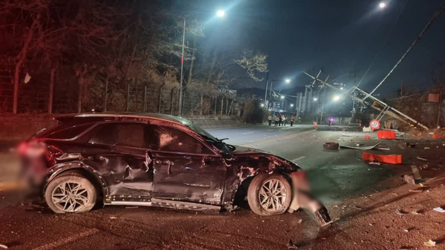 음주운전 차량과 부딪힌 SUV 전봇대 들이받아…운전자 다쳐