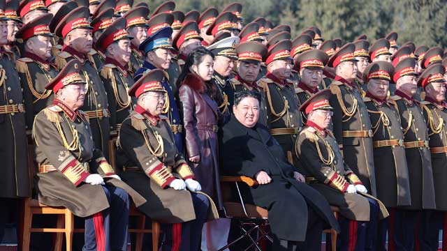 김정은 “한국, 가장 위해로운 ‘제1적대국’…평화, 구걸·협상으로 못 챙겨”