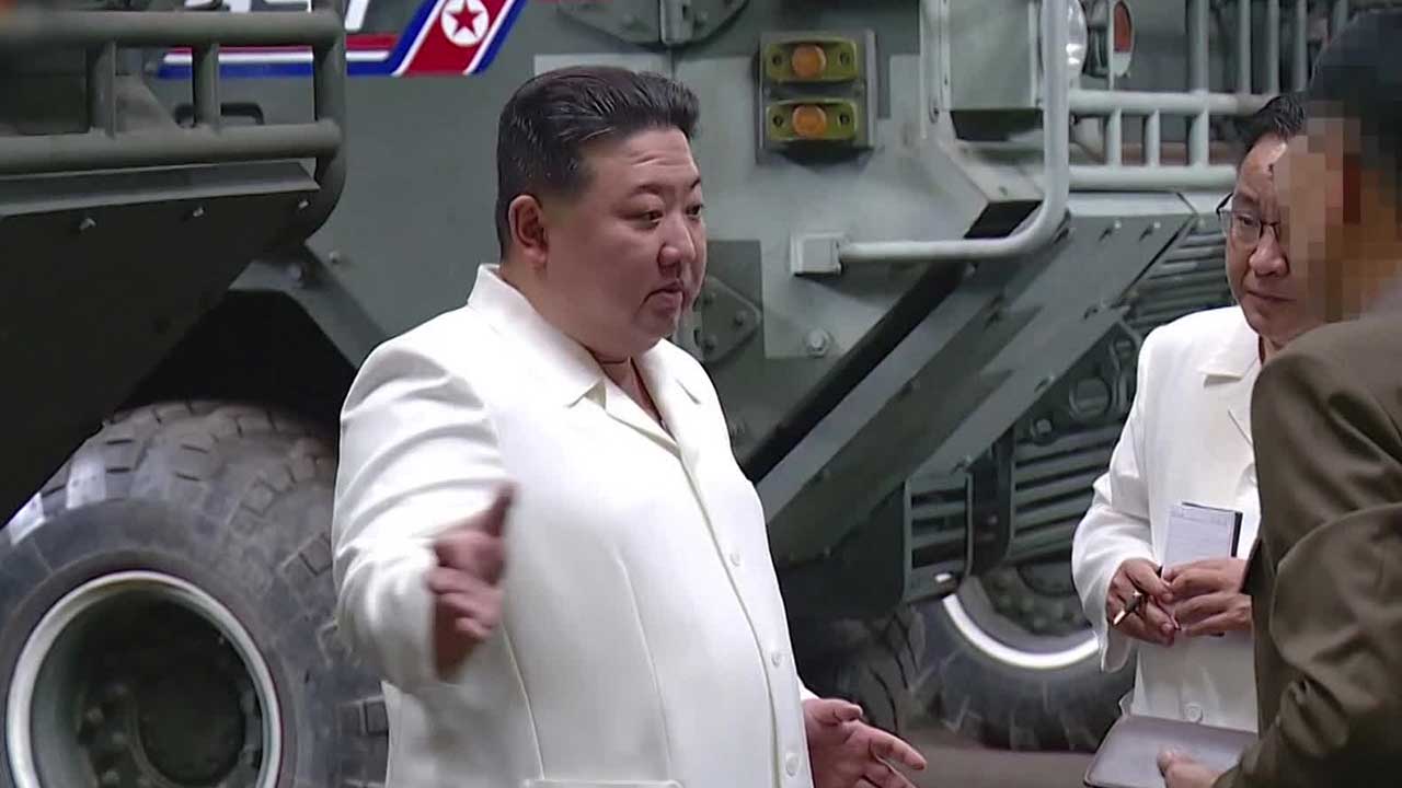 김정은 “한국은 제1적대국…협상 아닌 힘으로 평화 지키겠다”