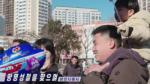 북한 TV에 한국 애니 캐릭터가…‘슈퍼 윙스’ 풍선 포착