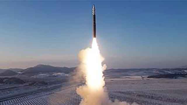 우크라이나 “러시아, 북한 탄도미사일 ‘화성 11형’ 20여 발 발사 확인”