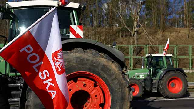 폴란드, 우크라 대신 러시아 농산물 수입금지 검토