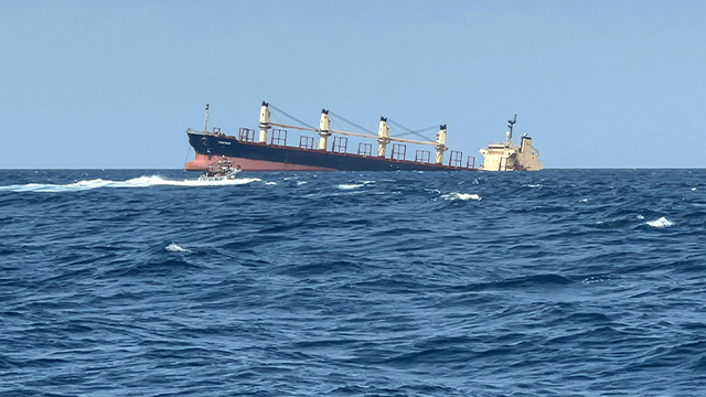 예멘 후티 반군 공격받은 화물선 침몰…4만톤 비료 선적