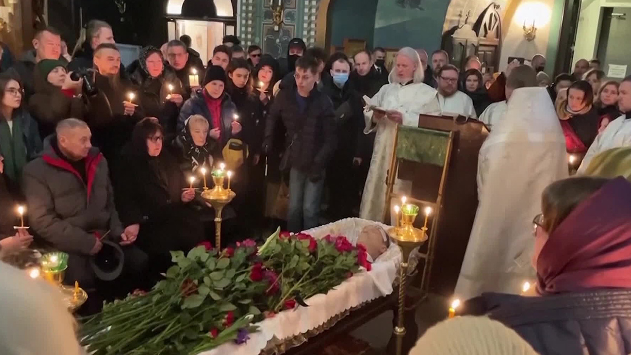 수천명 모인 나발니 장례식…“푸틴 없는 러시아” 구호도