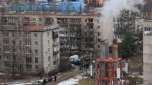 “러시아 상트페테르부르크 아파트, 드론 충돌로 파손”