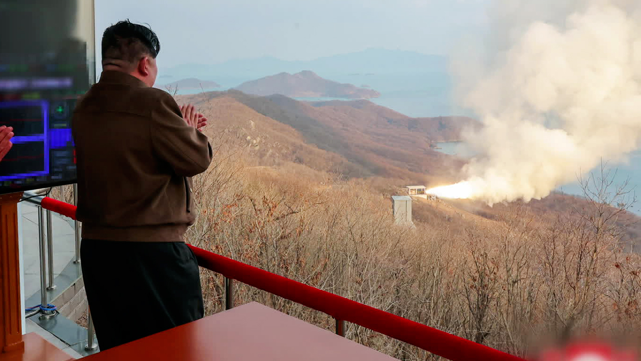 북한 “신형 극초음속 고체 엔진 시험 성공”