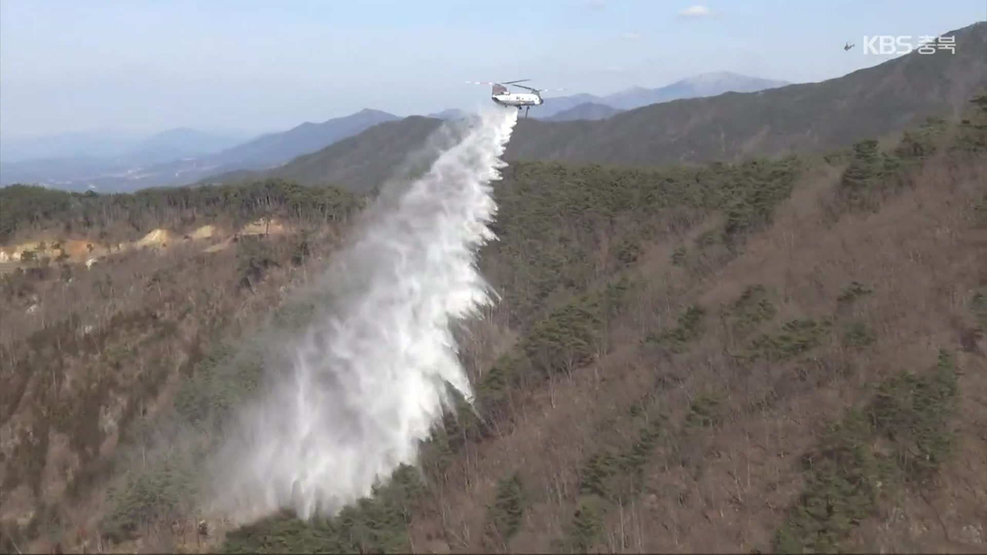 담수량 3배 해외 임차 헬기…산불 한 방에 끈다!