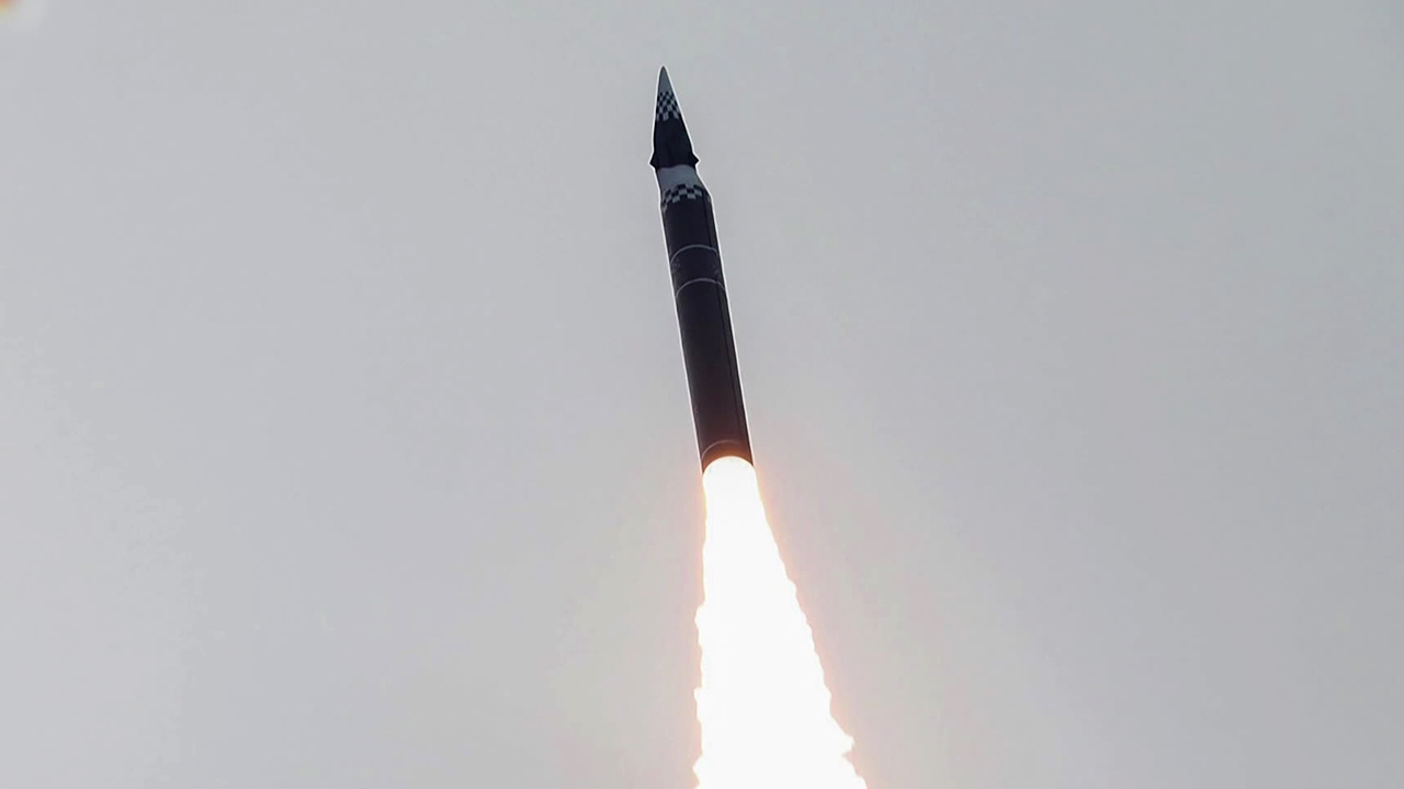 북 “신형 중장거리 극초음속미사일 시험발사 성공”