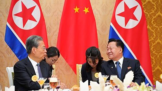 북한 방문한 중국 자오러지, 최룡해와 ‘북중우호의 해’ 개막식 참석
