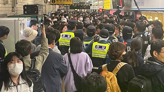 ‘장애인의 날’ 1박 2일 집회…전장연 대표 현행범 체포