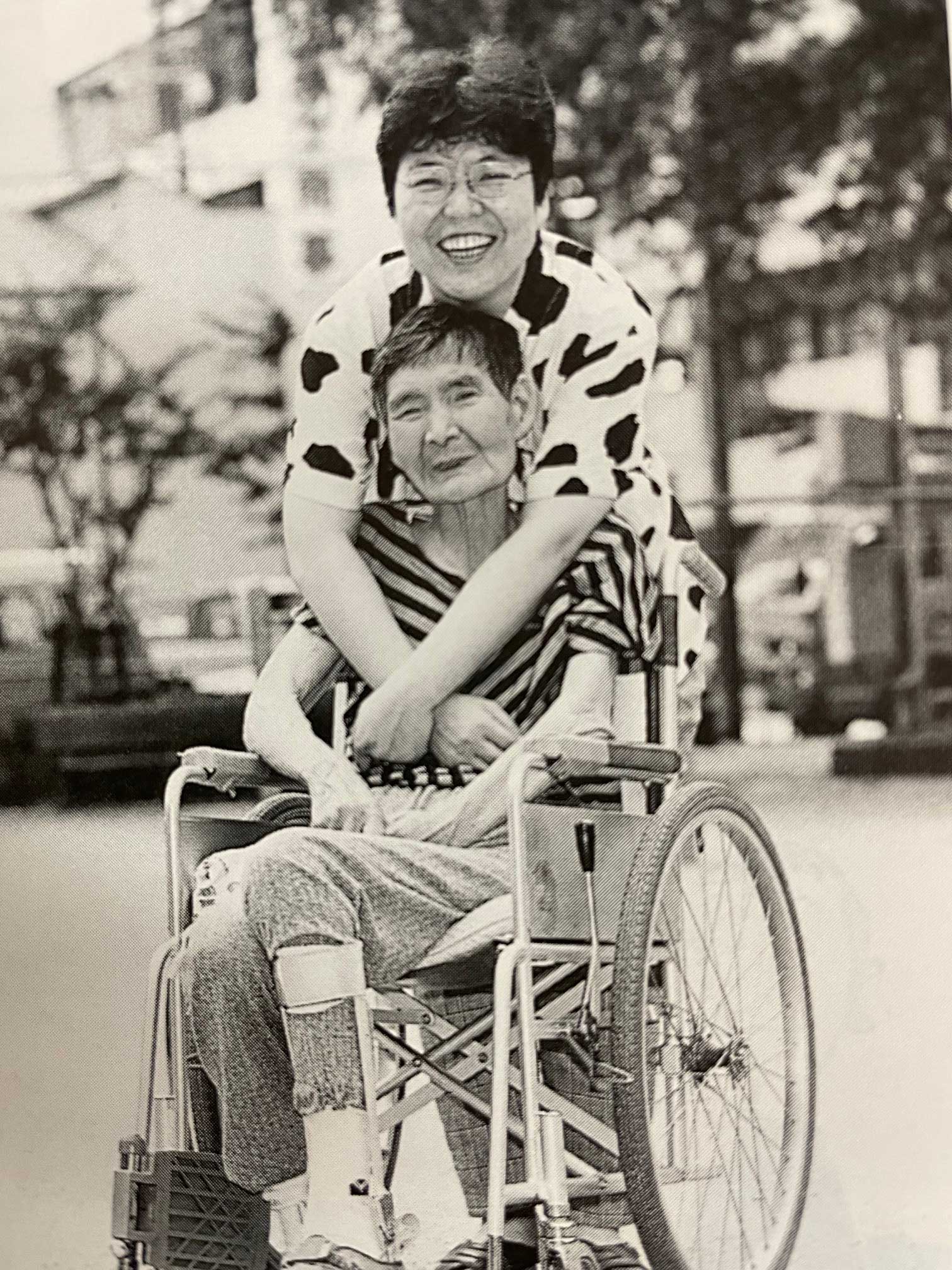 치카야마 씨와 어머니 (사진 제공: 치카야마 케이코)