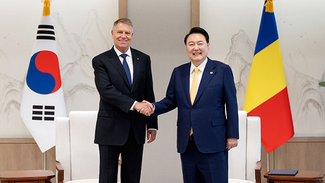 윤 대통령 “방산·원전 결실 기대”에 루마니아 대통령 “아주 실질적 협력”