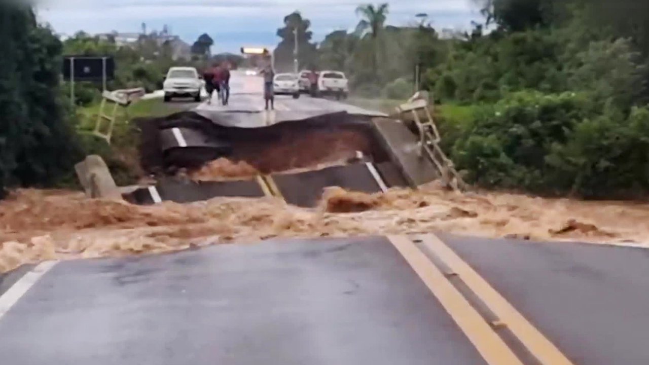 브라질 남부 폭우로 89명 사망·실종…다리까지 붕괴