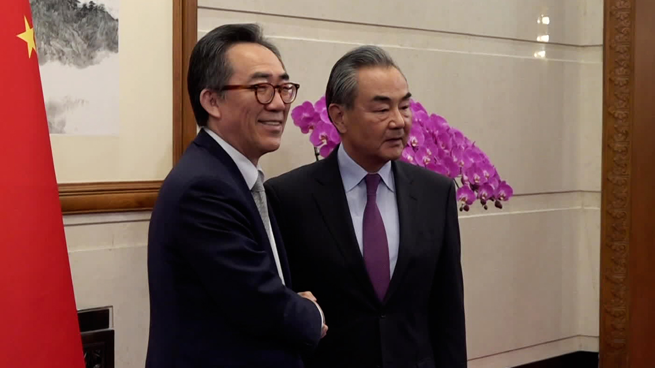 한국 외교장관 1년여 만에 방중…“갈등보단 협력”