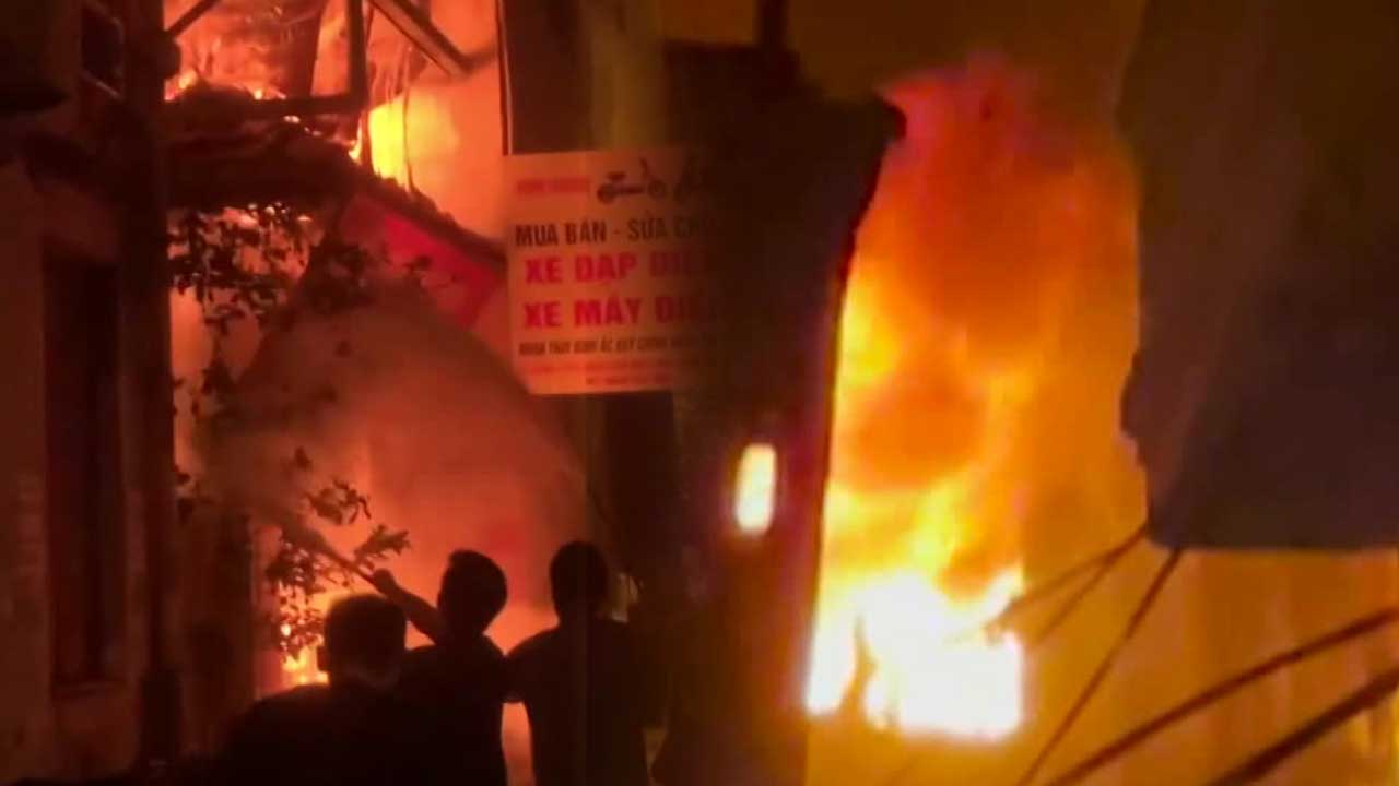 베트남 하노이 골목길 다세대 주택 불…14명 사망
