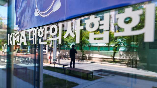 의협, ‘전공의 사직서 수리 허용’에 “정부가 사태 책임 병원에 떠넘겨”