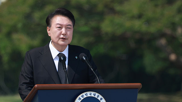 윤 대통령 “퇴행하는 북한 비이성적 도발…국민 자유·안전 단단히 지킬 것”