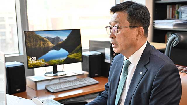 aT, ‘출판기념회 직원 독려 의혹’ 김춘진 사장 고발