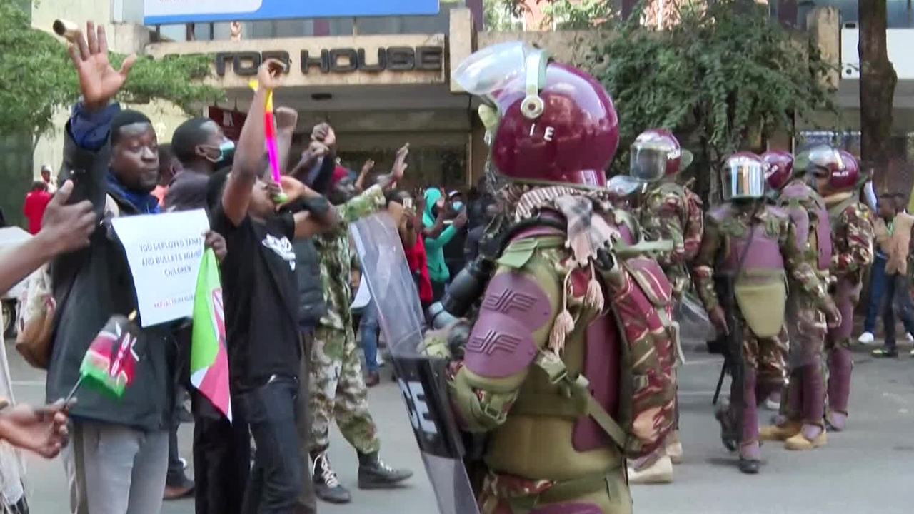 ‘증세 반대’ 시위대에 발포…대혼란 케냐, 타국에 경찰을?