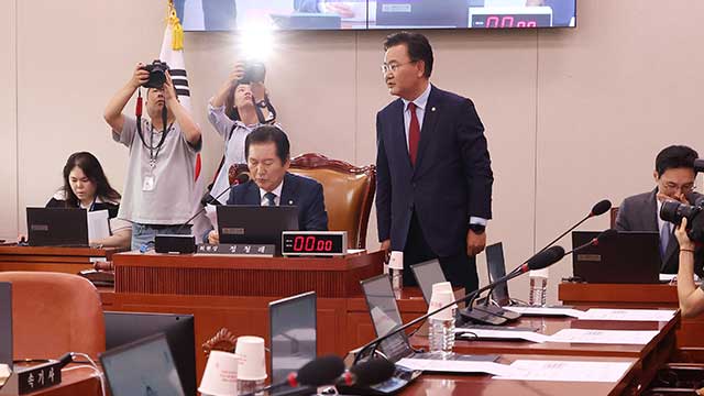 정청래 법사위원장, ‘윤리위 제소’에 “국민의힘 맞제소·고발 검토”