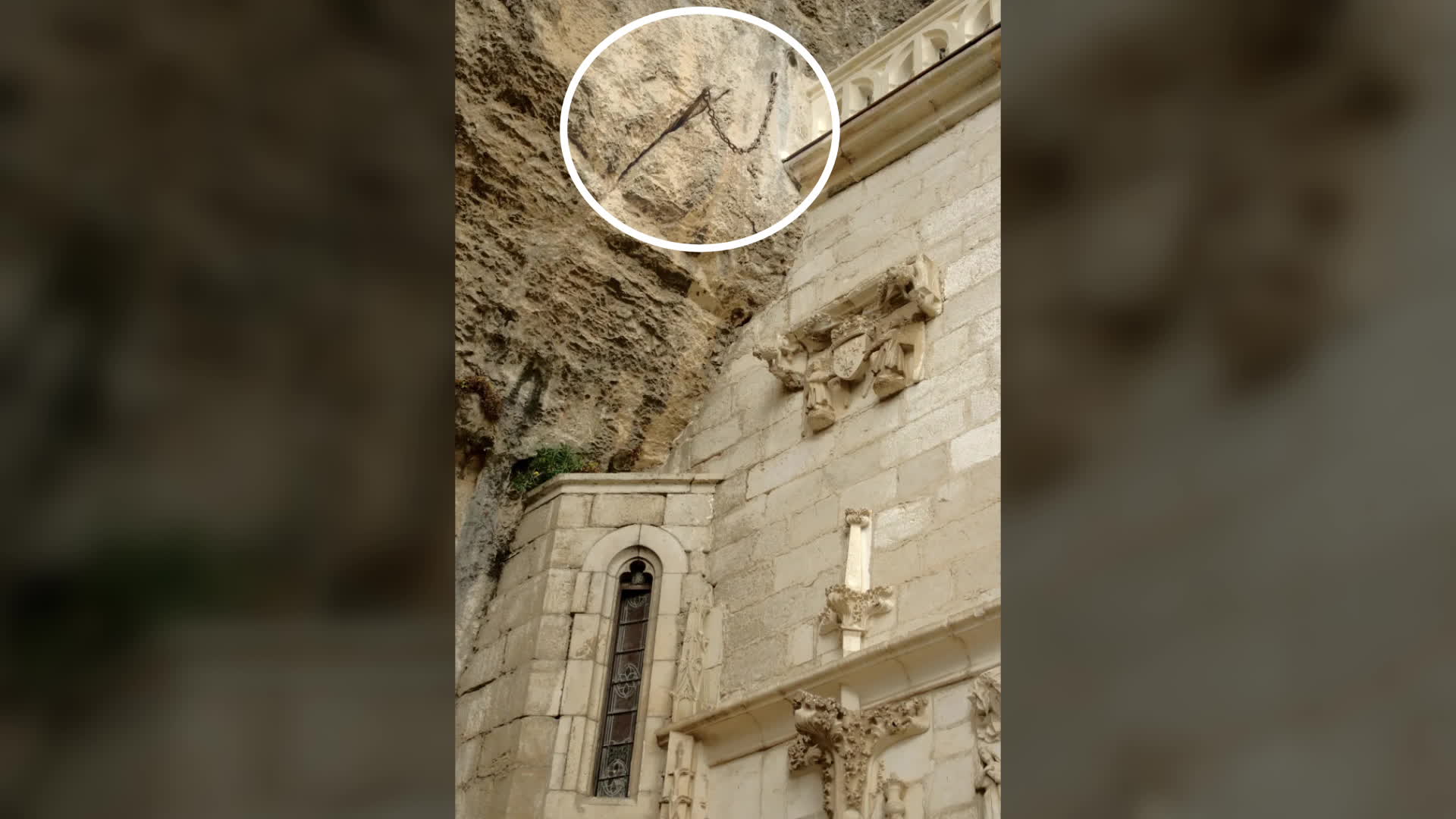 “1,300년간 절벽에 박혀있던 ‘프랑스판 엑스칼리버’ 사라져” [잇슈 SNS]