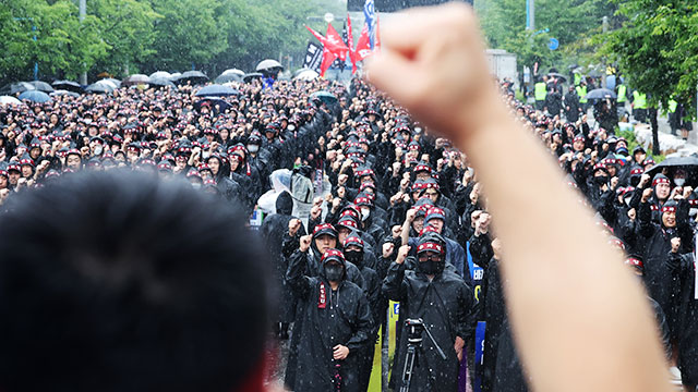 삼성전자 노조 파업 나흘째 “참여 독려”…사측 “생산 차질 없어”