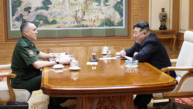 김정은, 방북 러시아 국방차관 접견…“군사협력 필요성 공유”