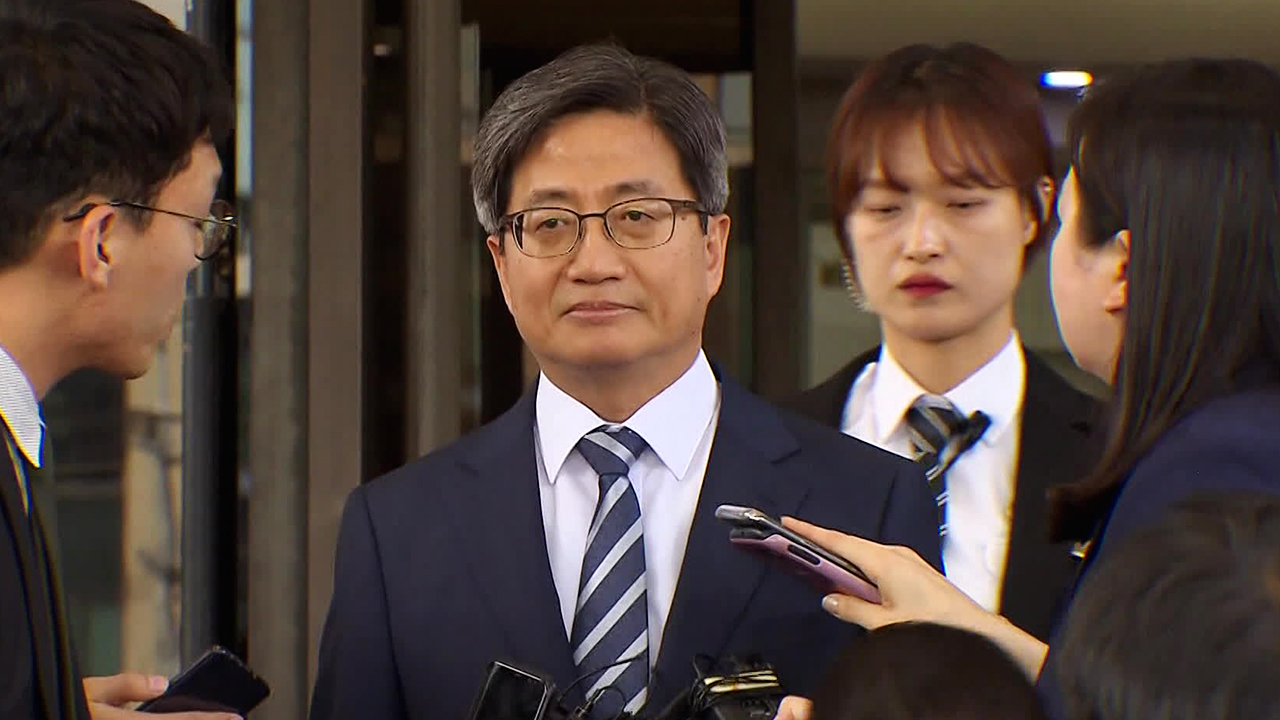 검찰, ‘거짓 해명 의혹’ 김명수 전 대법원장 소환 통보