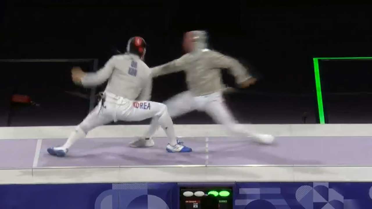 [영상] ‘금메달 보인다’…펜싱 남자 사브르 개인 결승 오상욱 1피리어드 승