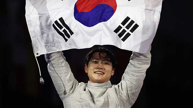 펜싱 오상욱, 한국 첫 금메달 획득…남자 사브르 개인전 우승
