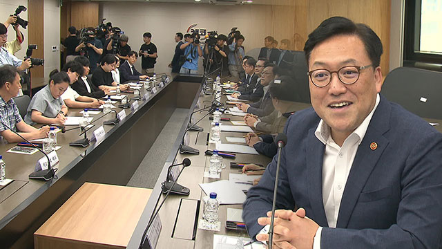 금융위원장 취임 첫 행보 소상공인 만남 “새출발기금 지원 대상 확대”