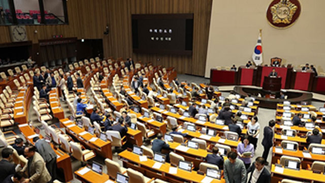 ‘25만 원 지원법’ 국회 통과…야권 강행 처리에 여당 반발 퇴장