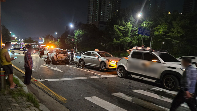 경기 고양시 중산동에서 버스 등 8중 추돌…9명 경상