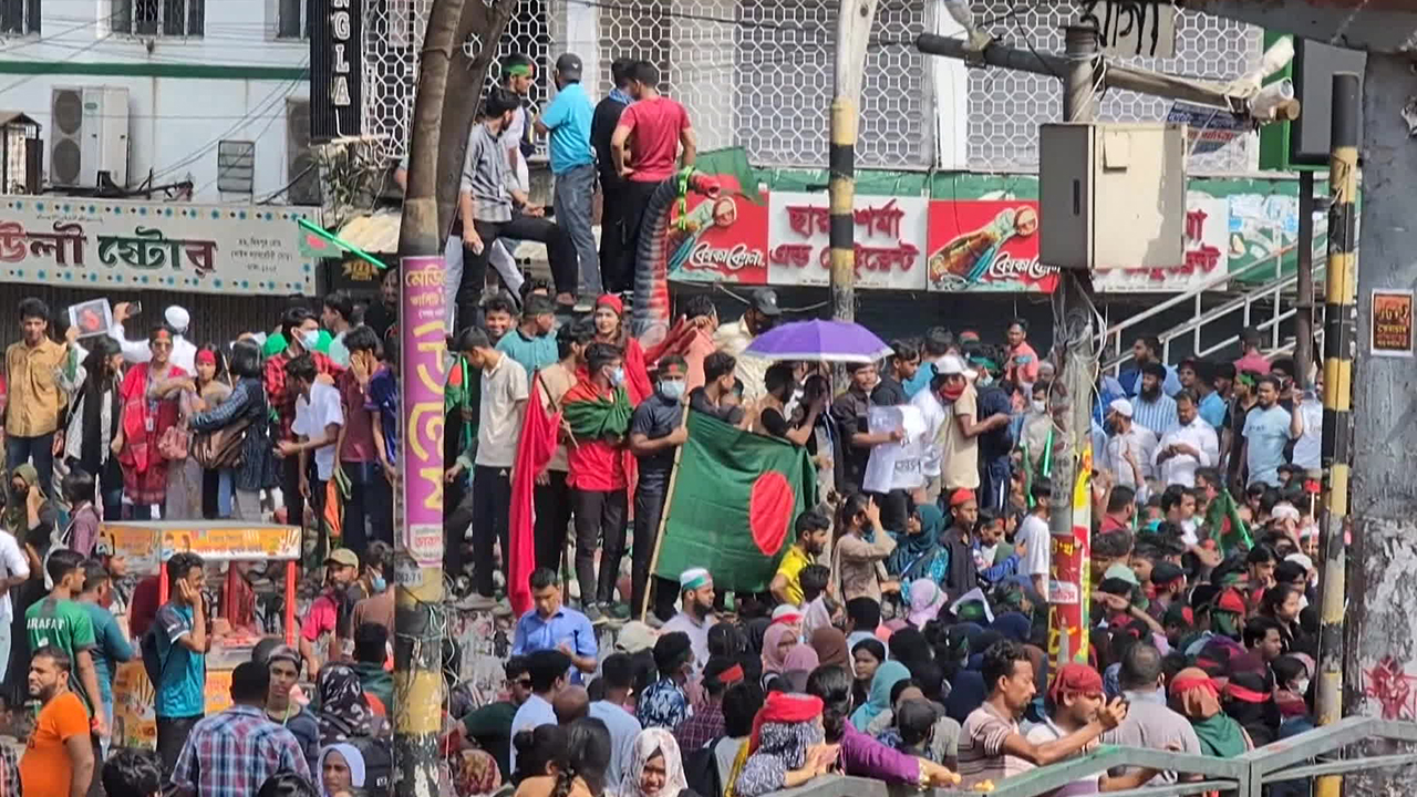 ‘시위 격화’ 방글라데시 총리 사임…군 “과도정부 구성”