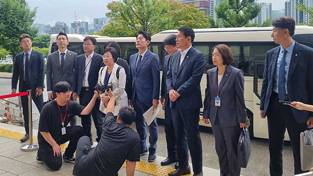 야당 과방위원, 방통위 현장검증…‘공영방송 이사 선임’ 자료제출 놓고 공방