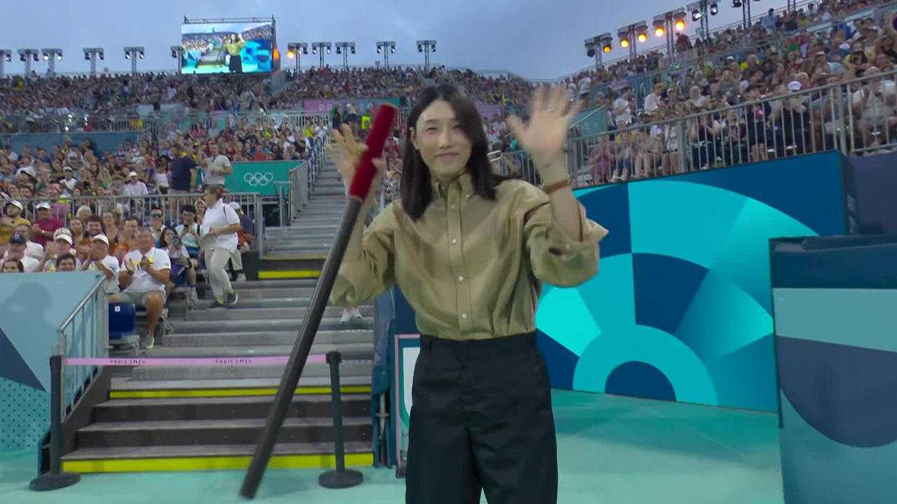 ‘배구여제’ 김연경, 파리에서 위상 확인