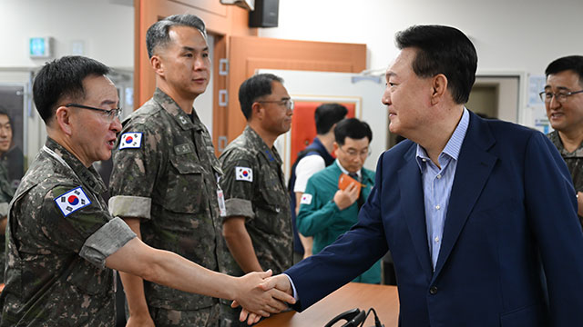 윤 대통령, 계룡대 전시지휘시설 방문해 안보 상황 점검…휴가 마무리