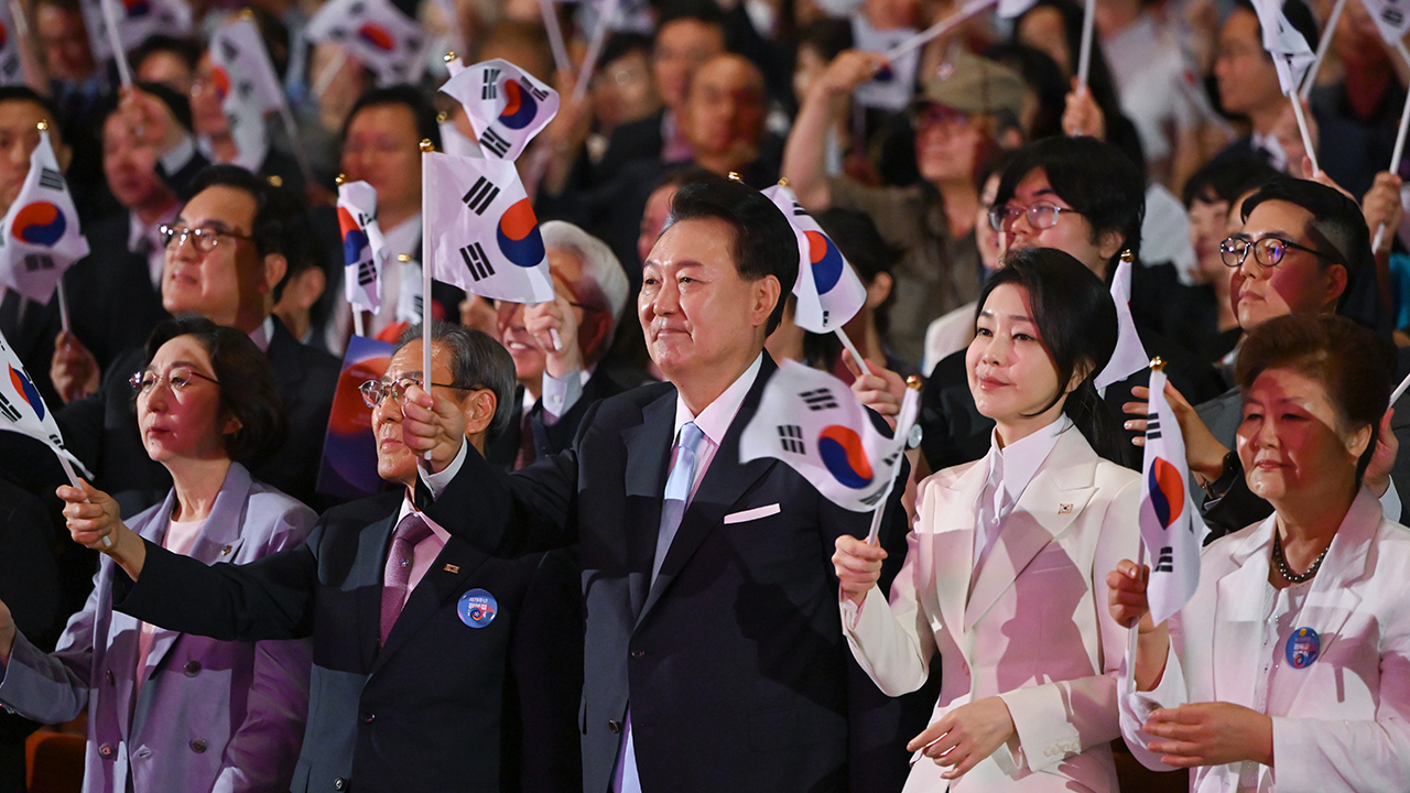 “허위선동은 무서운 흉기…맞서 싸워야”