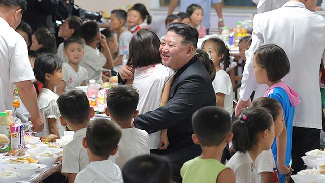 북한 수재민 평양 도착…김정은 “재난을 지방 개화 분수령으로”