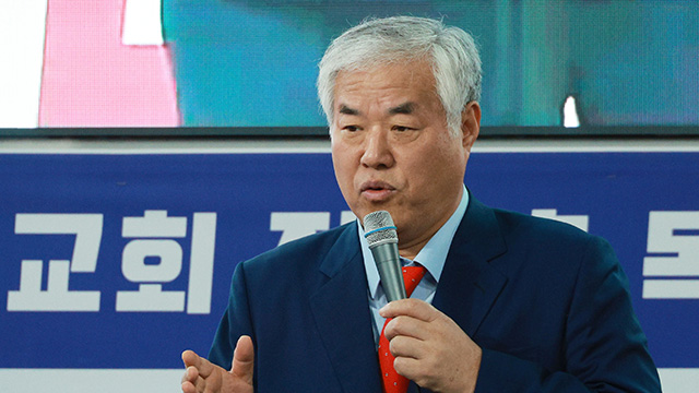 ‘비례대표 공천 거래’ 전광훈 목사, 선거법 위반 송치