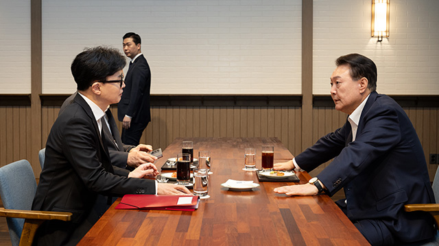 [단독] 한동훈 “김 여사 대외 활동 중단 등 요청”…대통령 “이미 자제 중·인적쇄신은 의혹 확인돼야”