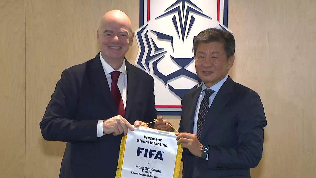 FIFA 회장 지지 받은 정몽규 회장…비판 여론 타개 전략?