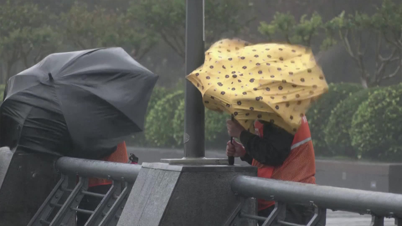 Typhoon Kong-rey approaches southern China, claimed 3 lives in Taiwan