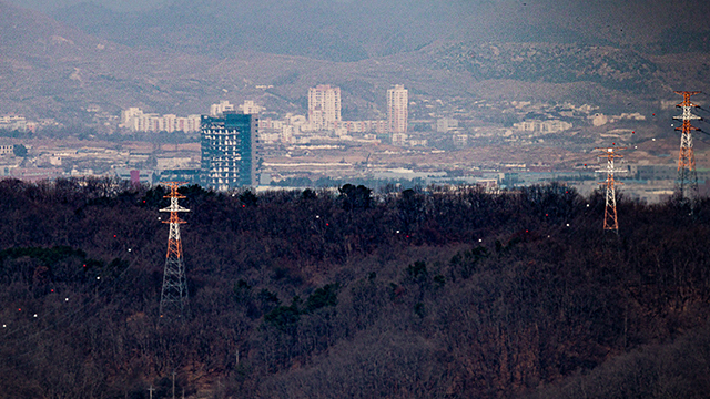 북한, 남측이 세운 개성공단 전력공급용 송전탑도 철거 착수