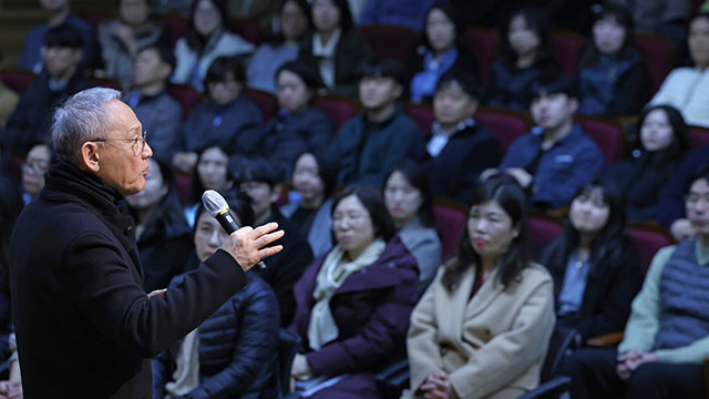 유인촌 장관 “흔들림 없이 업무 추진”…일정 재개