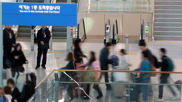 문체부, ‘한국 여행 경고’ 수습 대책 착수…‘비상계엄’ 후폭풍