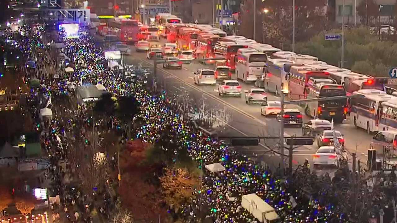 [특보] ‘상경 버스’ 국회 주변 집결하기도…“탄핵 가결 한마음·한뜻”