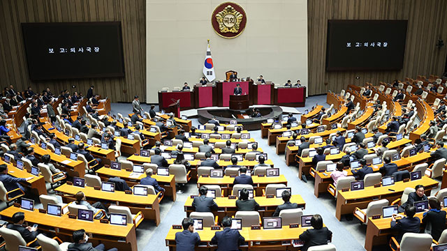 국민의힘, 무너지는 윤 대통령 탄핵 방어선…내일 탄핵 가결 가능성 커져